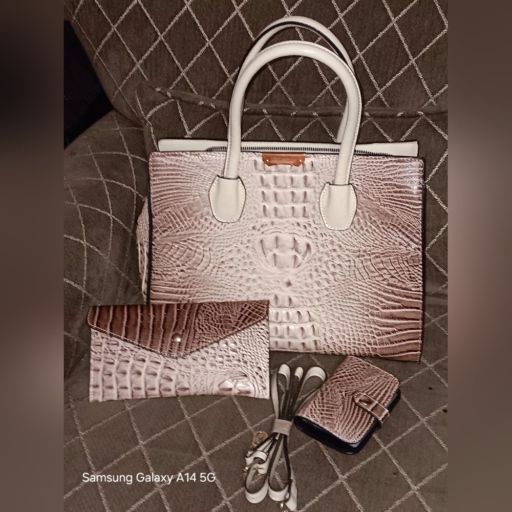 Nwot Croc Embossed 4 Pc Set - image 1